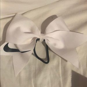 Cheer bow